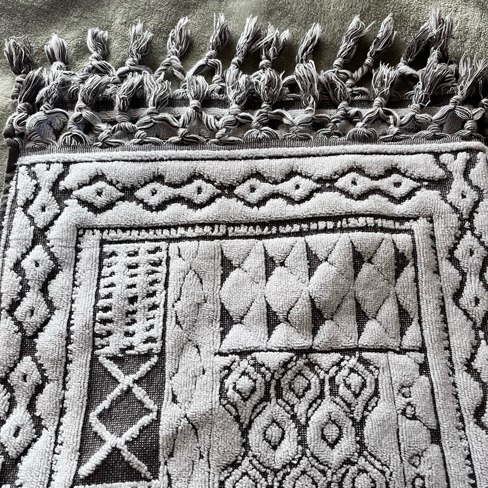 Anthropologie towel - Picture 4 of 4